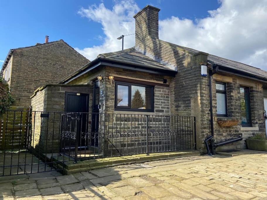 Shibden Apartment | Unique Victorian stable conversion Halifax