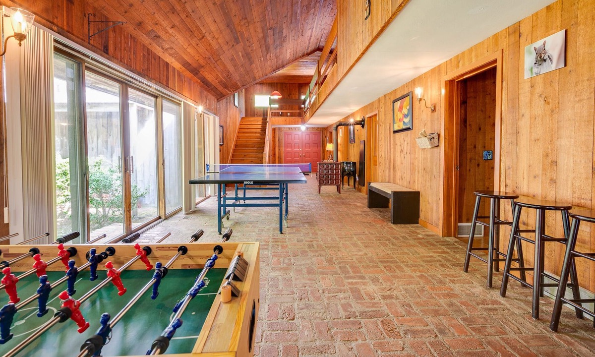 Newtown House | Unique Woodland Retreat w/ 5 Bedrooms & 50 Private Acres