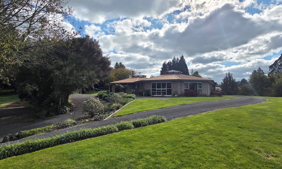 Rotorua House | Uniquely spacious and comfy country home. Perfect for Mountain bikers!