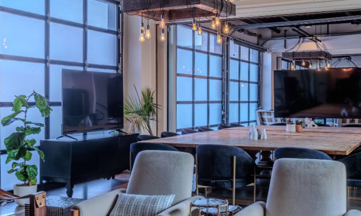 East Cesar Chavez House | Unit 2+3 Inn Cahoots on 6th: 10BR/26 Bed - Pool, Roofdeck, Garden Bars, Walk To Everything!
