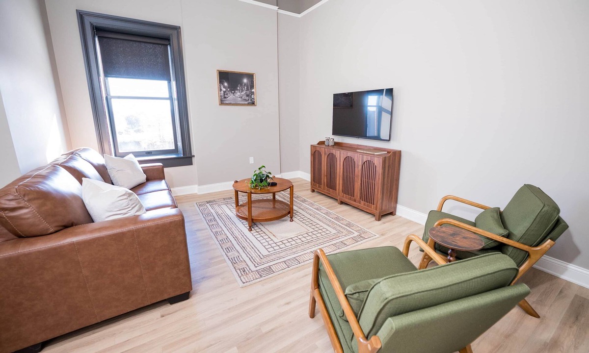 Champaign Apartment | Unit 203 - The Champagne Suite