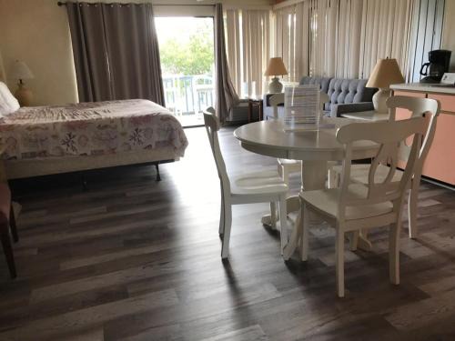 Cedar Key Apartment | Unit 222 Beautiful Cedar key
