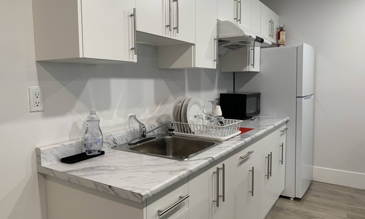 Aldergrove Apartment | UNIT 230 - Comfortable apartment with kitchen. Very reasonable price!