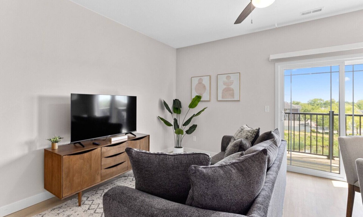 Orange Prairie Apartment | Unit 303 at Summershade
