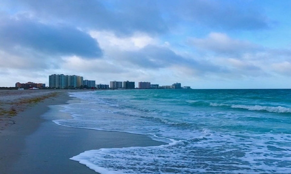 Sand Key Condo | Unit 502 2 waterfront balconies! Expansive white sand beach Harbor Light Tower