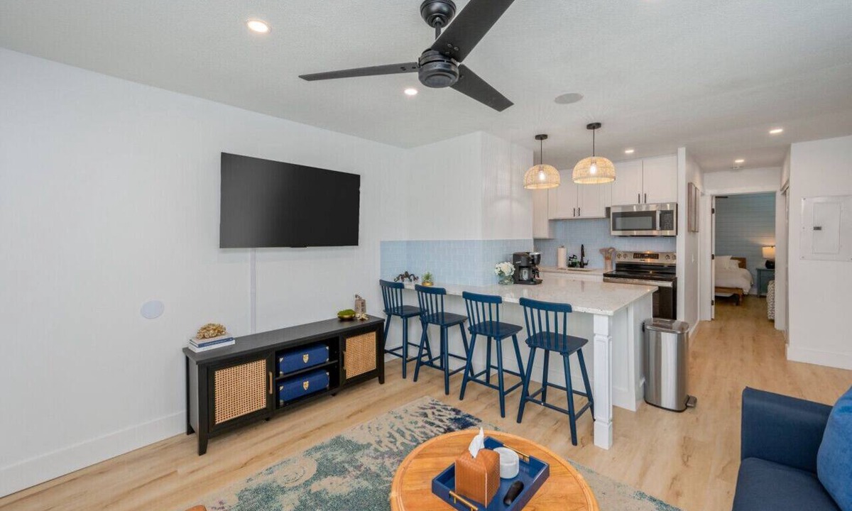 Fort Walton Beach Apartment | Unit #7 Waterfront + Heated Pool and Spa Access