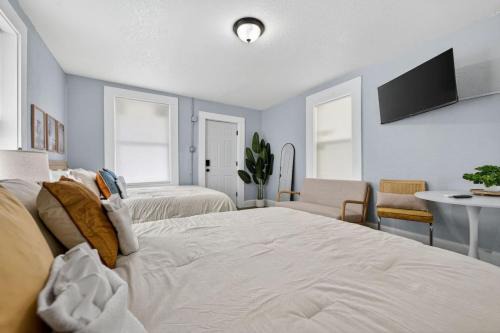 South Pensacola House | Unit 8 Charming Hideaway Cottage Pensacola