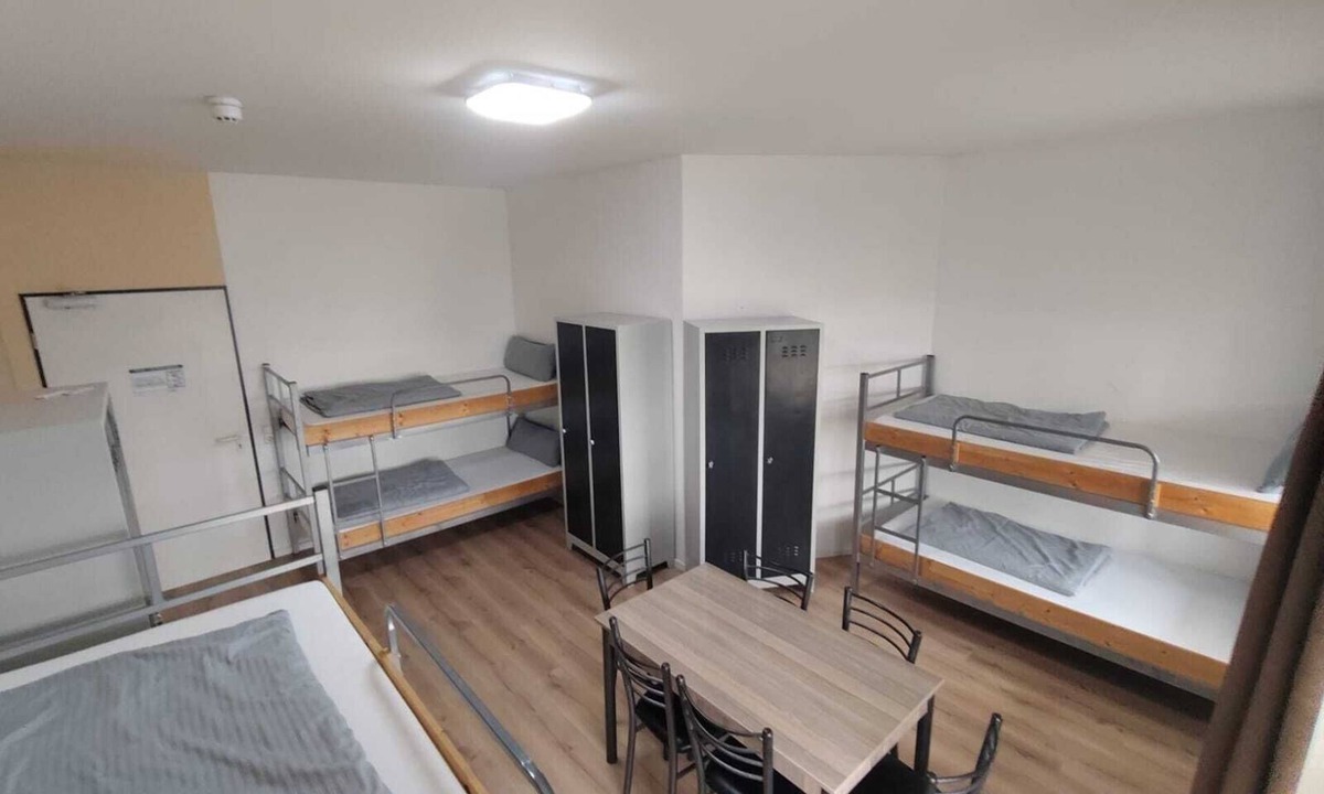 Trudering-Riem Apartment | Unit-Shared Bathroom