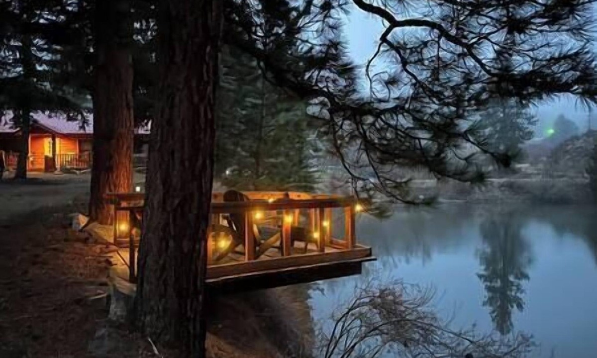 Bailey House | Unlike Anything Else-Romantic-Micro Resort-Private Water-Hot Tub-Hiking-Winery