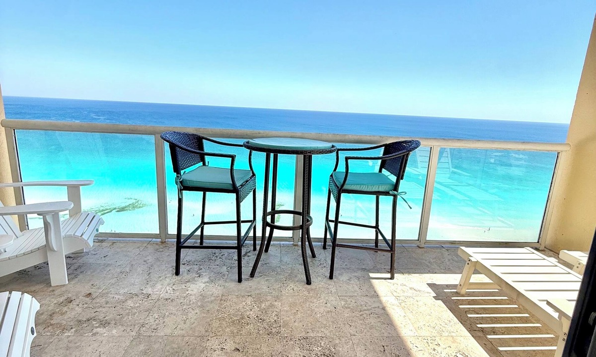 Navarre Beach Condo | Unobstructed Panoramic Views of Aqua-Marine Waters & Sugar-White Gulf Beaches