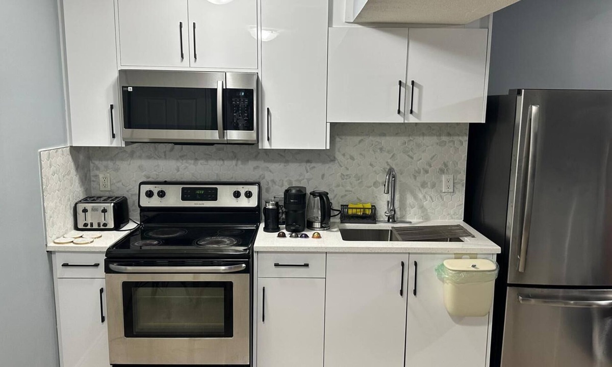 Northwest Calgary Bed & Breakfast | Unwind in Konga Suite-an upscale,modern 2 bedroom walk out with private access