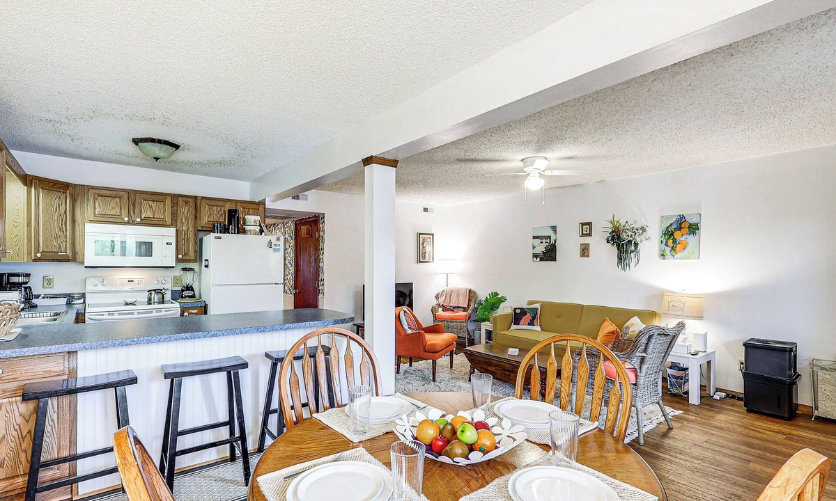 Caine Woods Condo | Unwind Poolside, Walk to Sand! Ocean City Condo