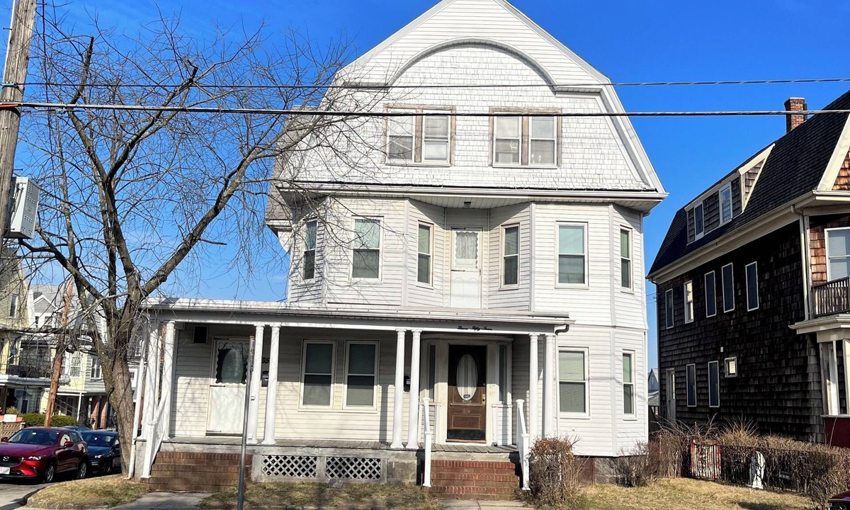 South Medford Apartment | Up to 3 bedroom apartment in convenient South Medford location near Rt 93.