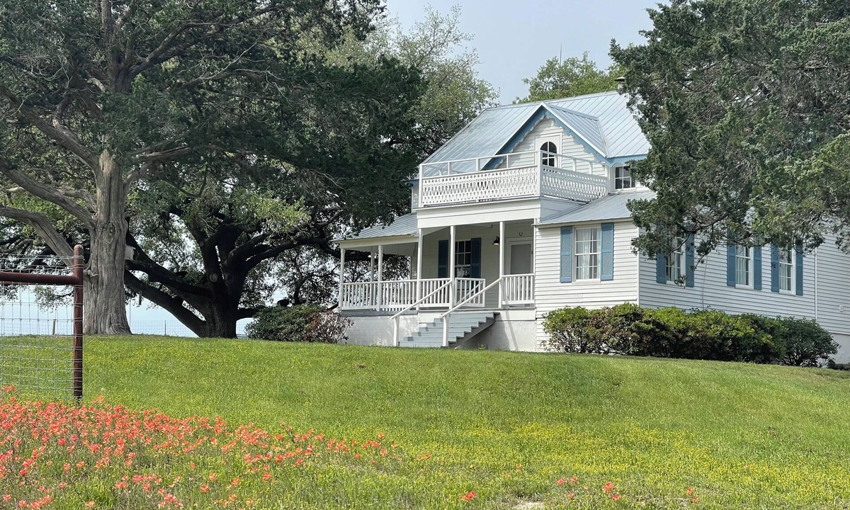 Schulenburg House | Updated 1880's Farmhouse located on a peaceful working cattle ranch.