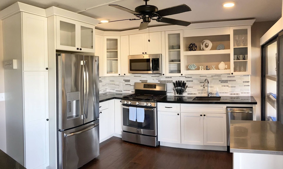 Estate Lovenlund Condo | Updated 1BR/1BA - "Island Sol" with fantastic views