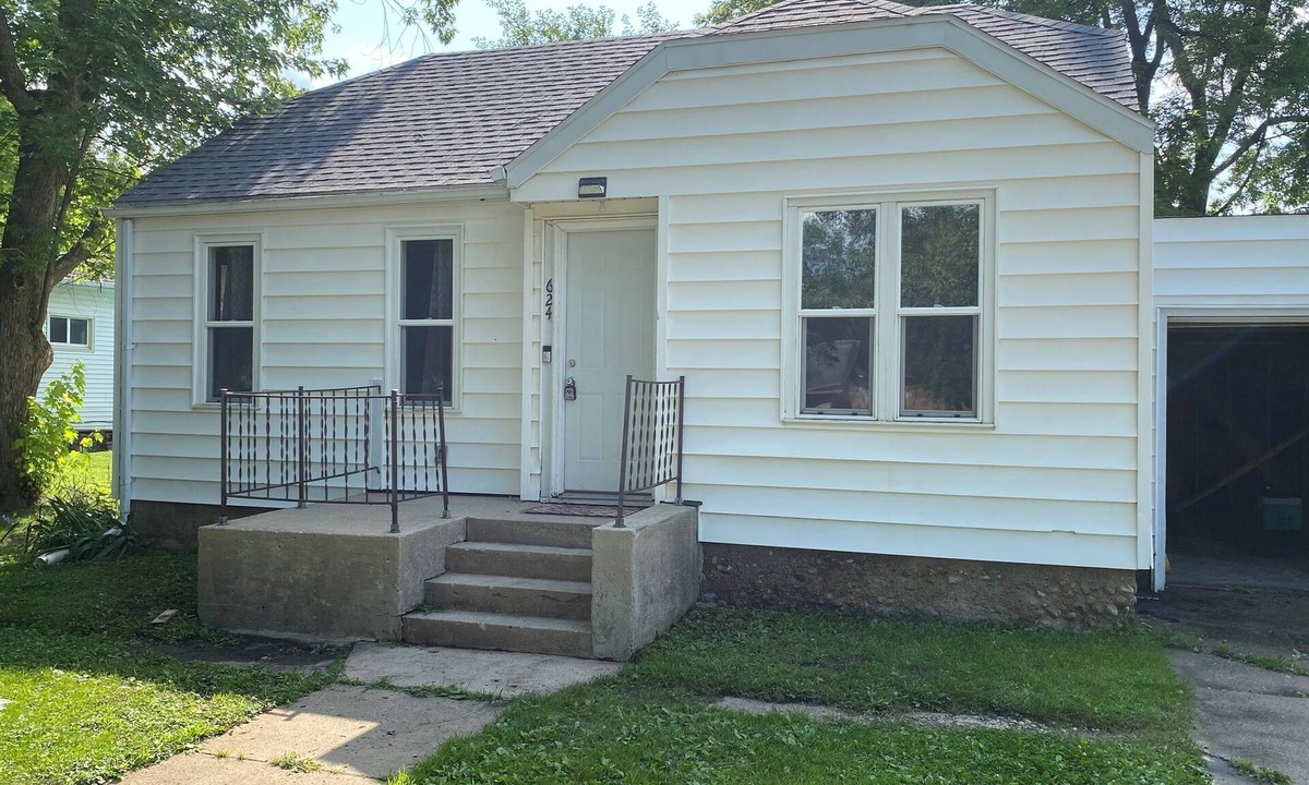 Westbrook House | Updated 2BR Home near The Lake|Pet friendly