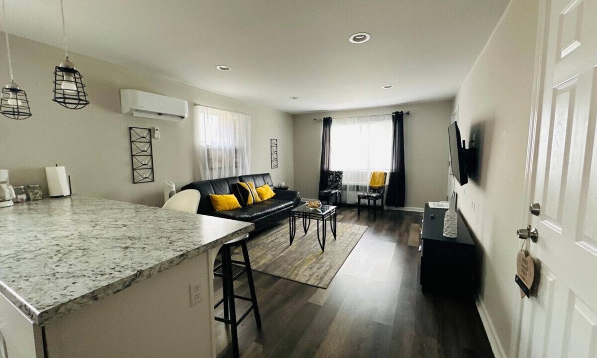 Reading Apartment | Updated 2BR Near Blue Ash & Downtown Cincinnati | Ideal for Long Stays