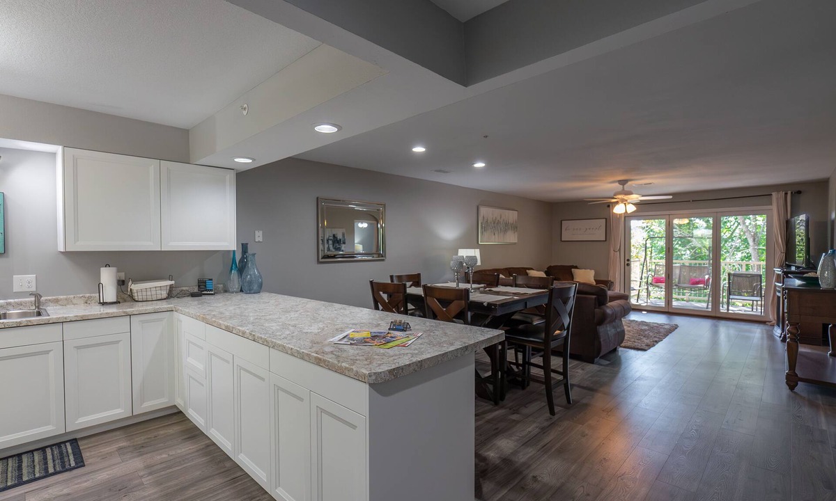Branson Condo | Updated 2BR Walk-In Foothills Condo w/Indoor Pool + Hot Tub