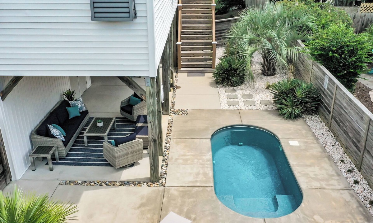Wilmington Beach House | Updated/2min Walk to Beach/Heated Pool/Golf Cart/Table Games