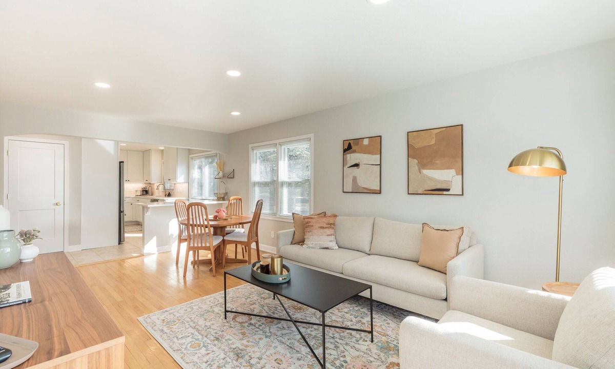 Monona House | Updated 3 bed + office ranch home close to Downtown Madison
