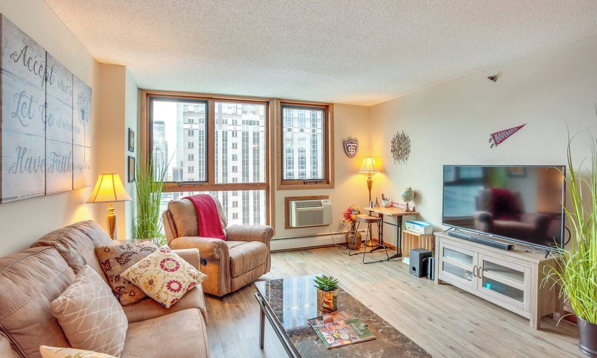 Downtown Minneapolis Condo | Updated Apt in Dtwn Minneapolis w/Pool Access!