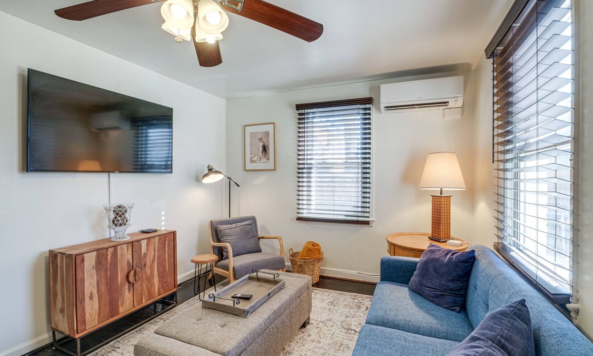 Nauck House | Updated Arlington Townhome ~ 5 Mi to National Mall