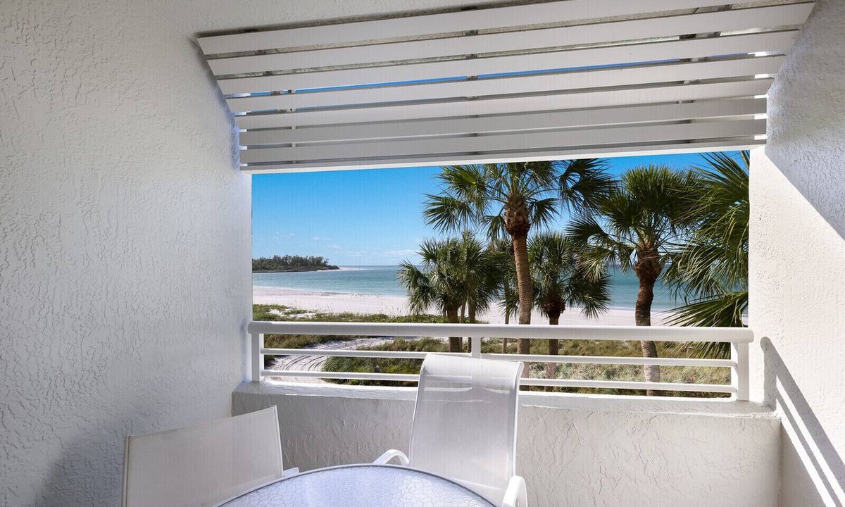 Sarasota Condo | Updated Beachfront Condo at Prestigious Long Boat Key Resort