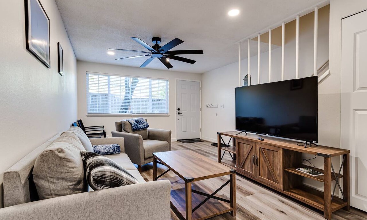 Friendly Apartment | 😍 Updated Condo (# 3) near UO, Autzen Stadium, Amazon Park