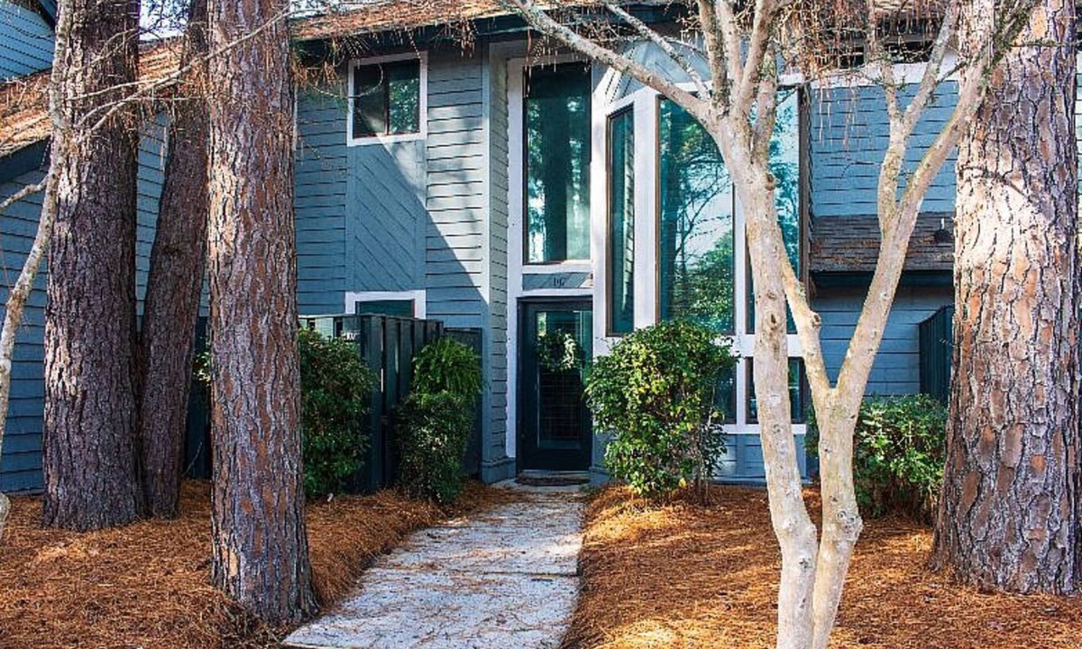 Snee Farm Condo | Updated Condo centrally located