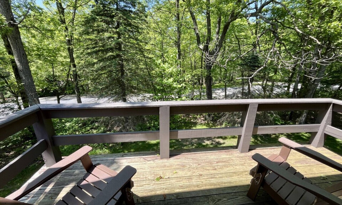 Hidden Valley Apartment | Updated Condo | Walk to Pool & A/C