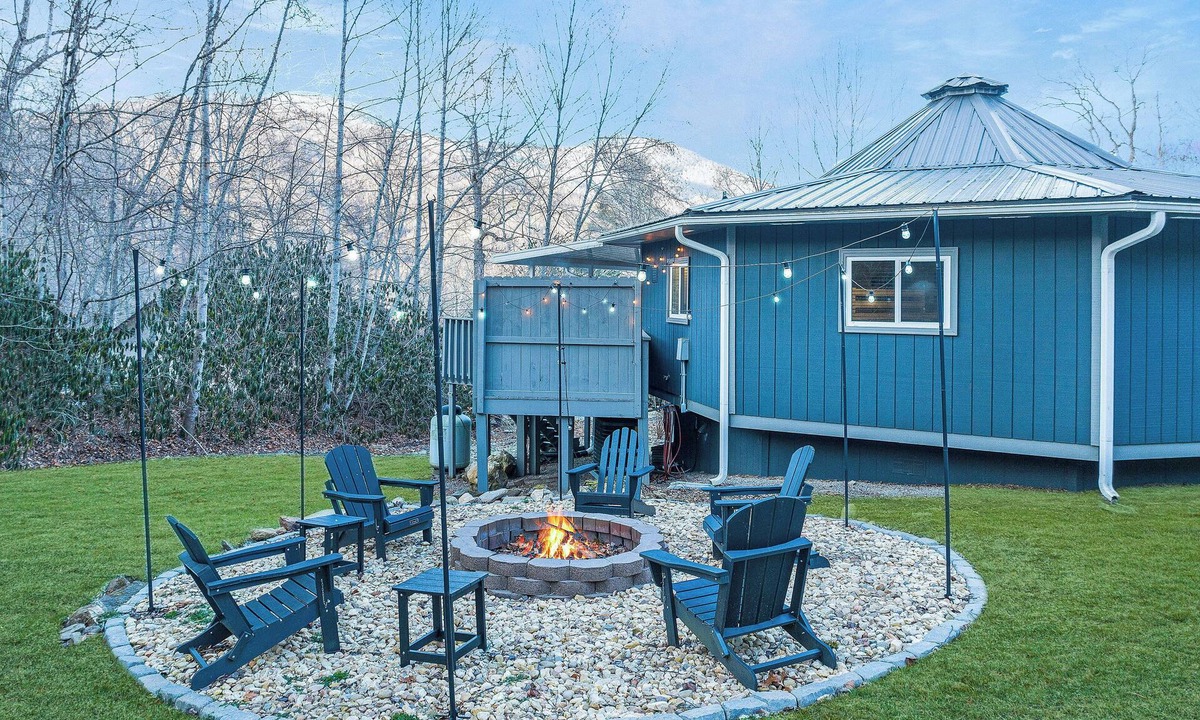 Maggie Valley Cottage | Updated Cottage in Maggie Valley! Fire Pit, Hot Tub, Arcade, Dogs Ok!