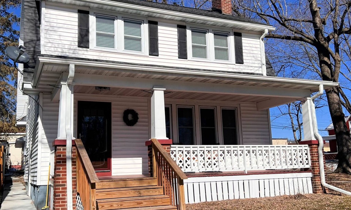 Wisconsin Dells House | Updated cozy home just two blocks from downtown Wisconsin Dells.