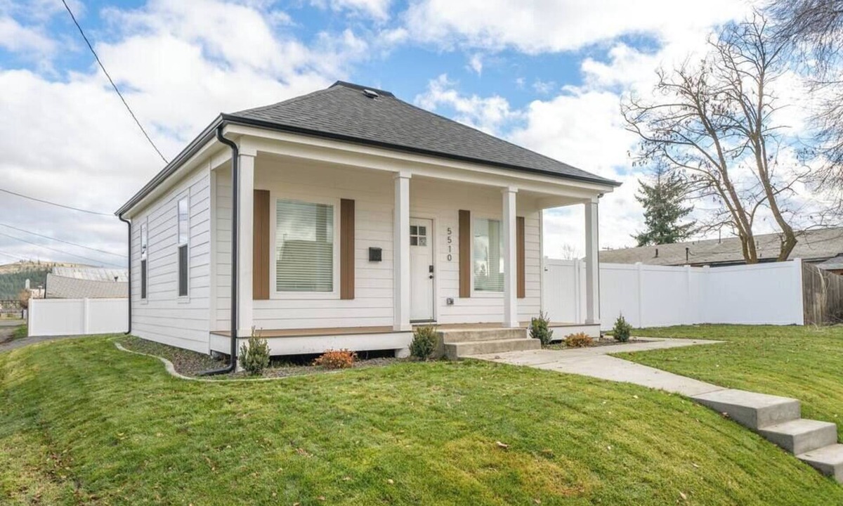 Spokane House | Updated Family Friendly Hillyard Gem NEW HOT TUB!