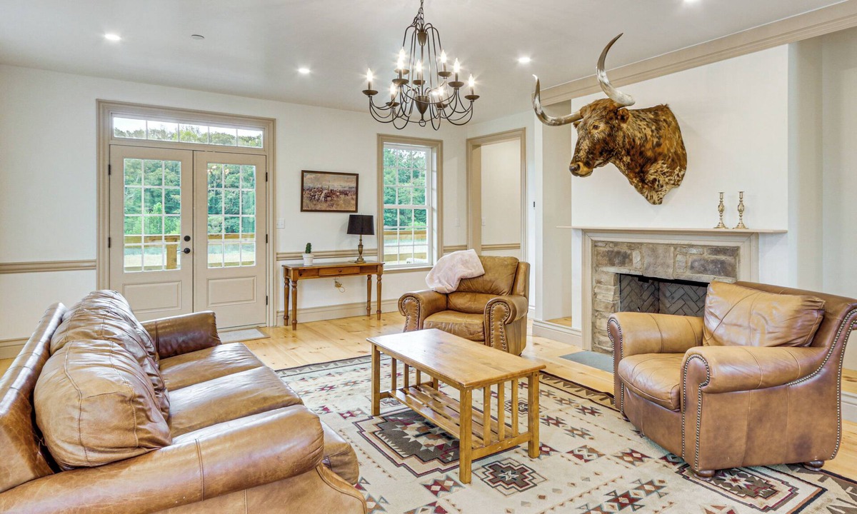 Middletown House | Updated Farmhouse < 2 Mi to Historic Middletown!