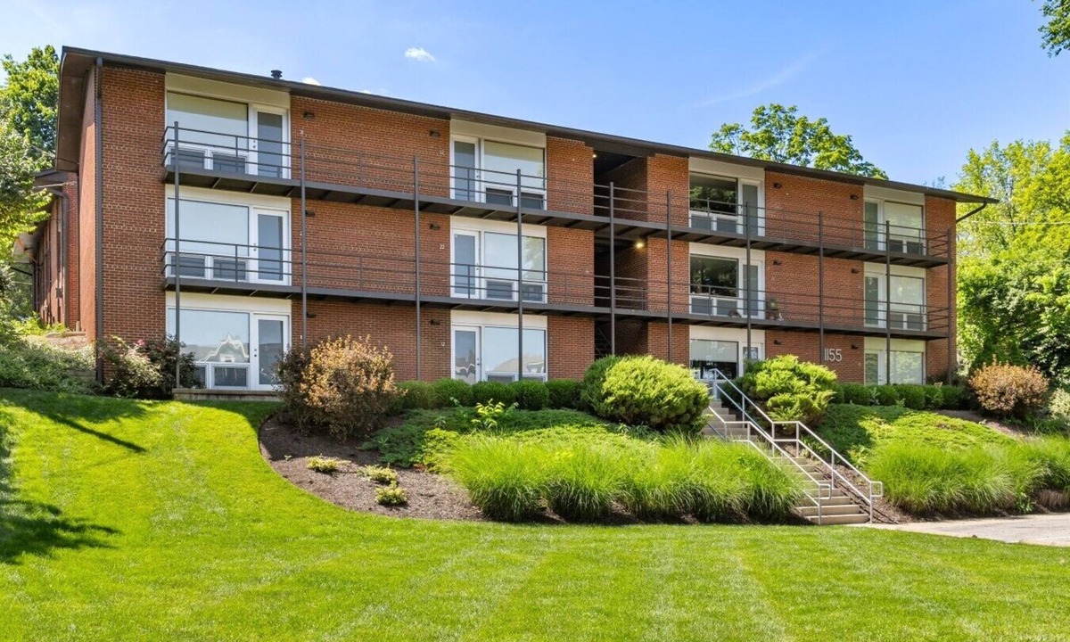 Grandview Heights Apartment | Updated flat with parking and laundry in an exceptional location