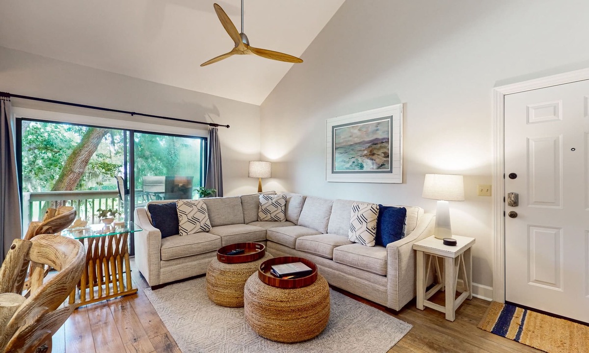 Sea Pines Condo | Updated Harbour Town Hideaway with Pool & Balcony | Walk to Shops & Golf