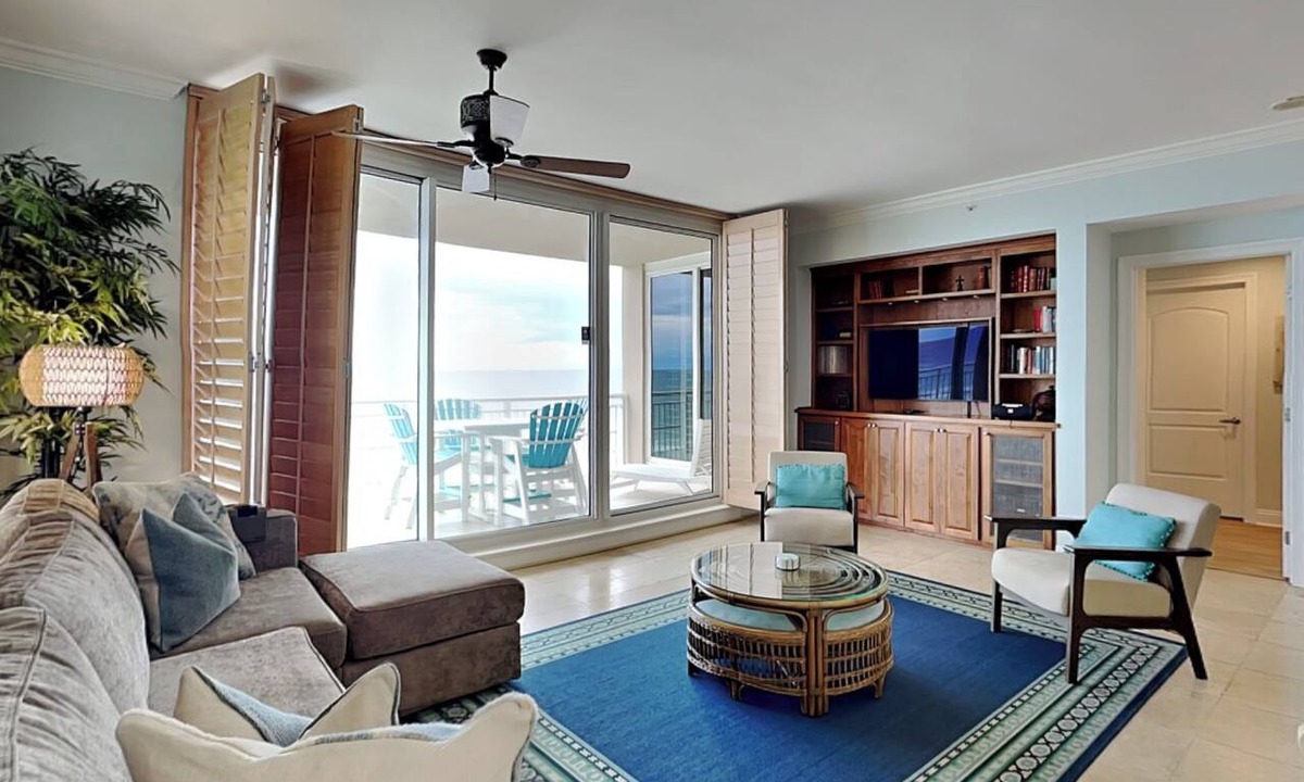 Ono Island Condo | Updated Indigo East Condo | Spacious Corner Unit with Extra Large Balcony!