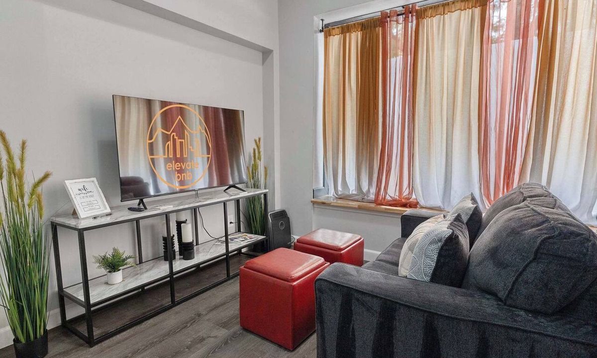 Barths Apartment | Updated Loft in a Convenient Area!