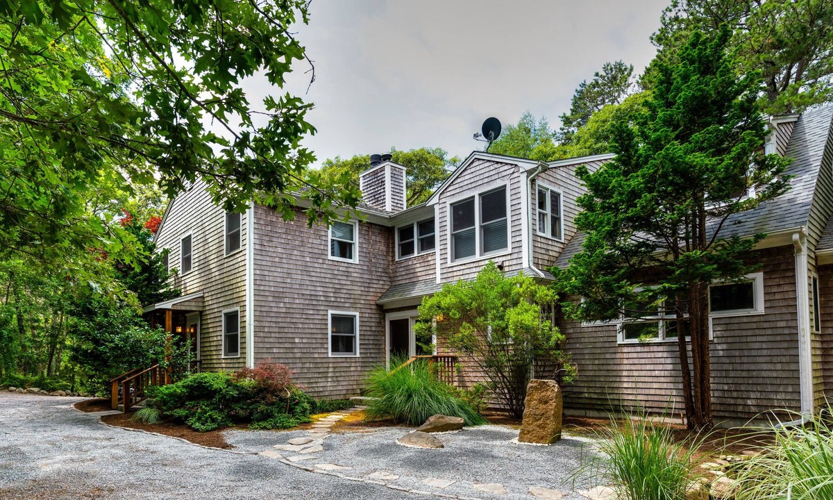 Tisbury Cottage | Updated Martha's Vineyard home with jetted tub, fireplace - close to ferry terminal