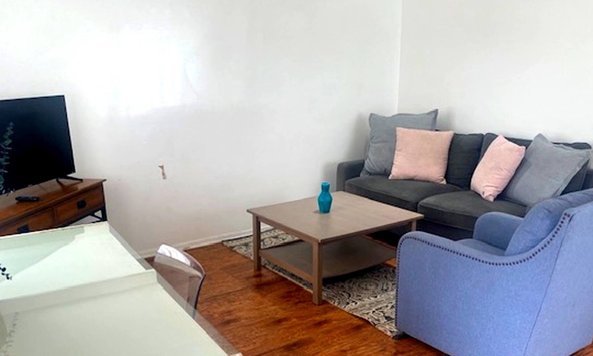 Mid City House | Updated Mid City 1 Bedroom w Den Private LA Home