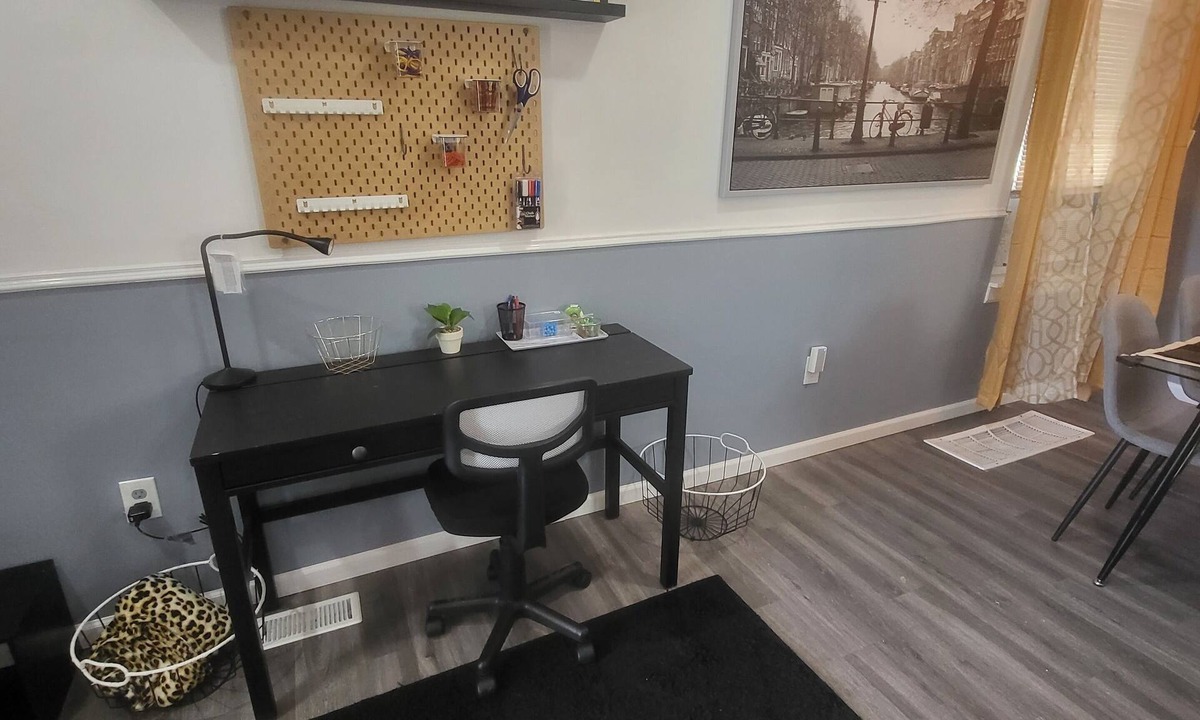 St. Louis House | Updated Modern 2 Bed/1 Bath Urban Bungalow in North City.10 Mins to Downtown STL