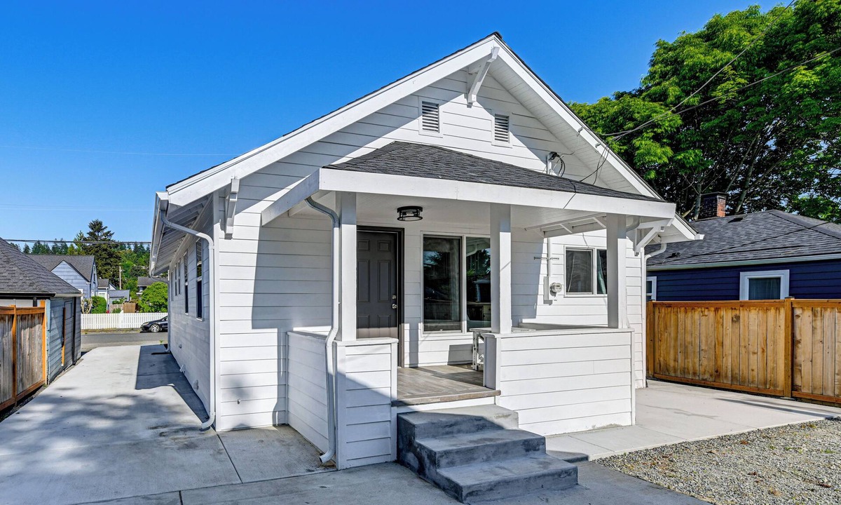 Renton House | Updated + Modern Craftsman Bungalow in Renton!