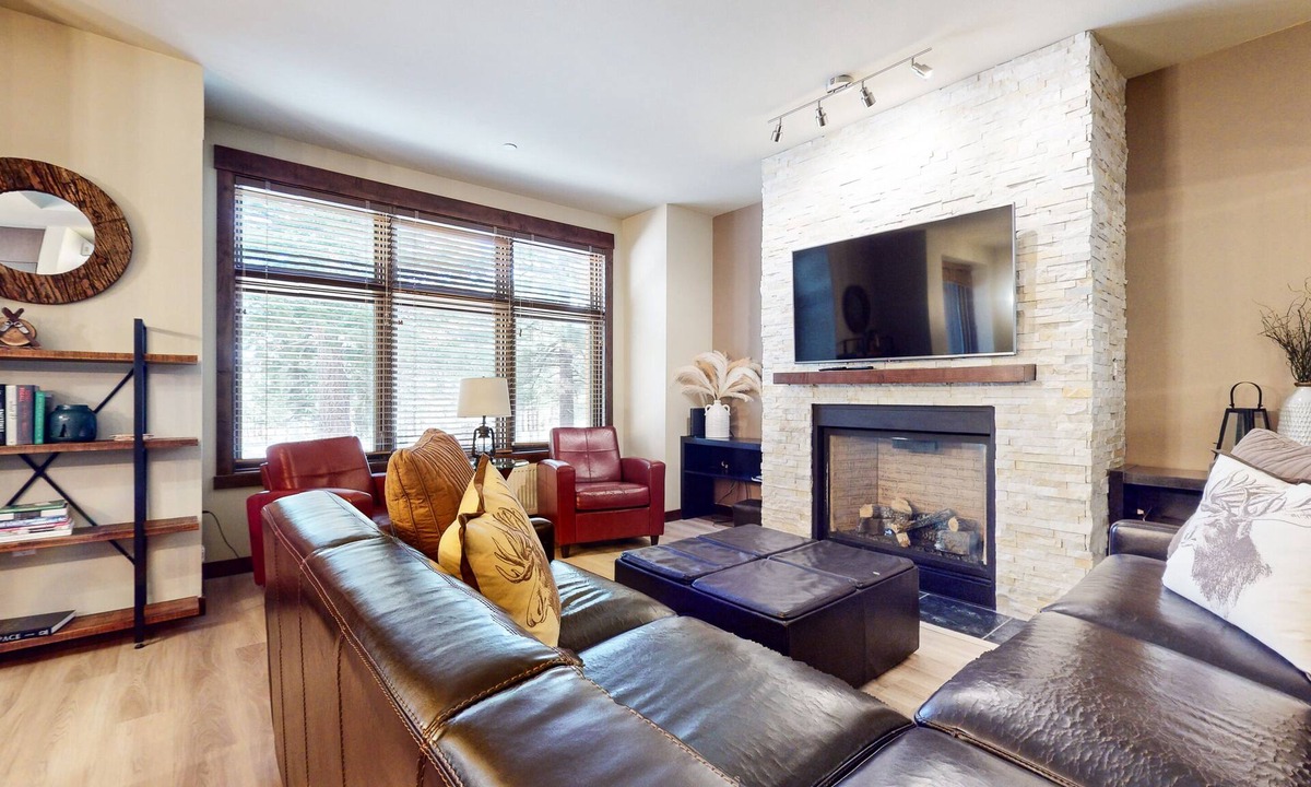 Mammoth Lakes Condo | Updated & Modern, on Sierra Star Golf Course. BBQ, Laundry, Quiet Location