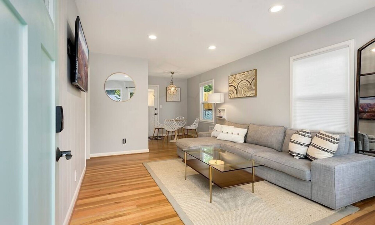 Shoreline House | Updated NE Seattle · 2BR · Yard · Near Light Rail