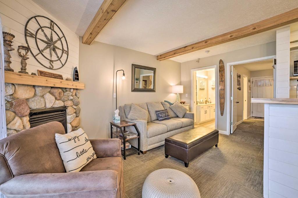 Onekama House | Updated Onekama Resort Condo on Portage Lake!