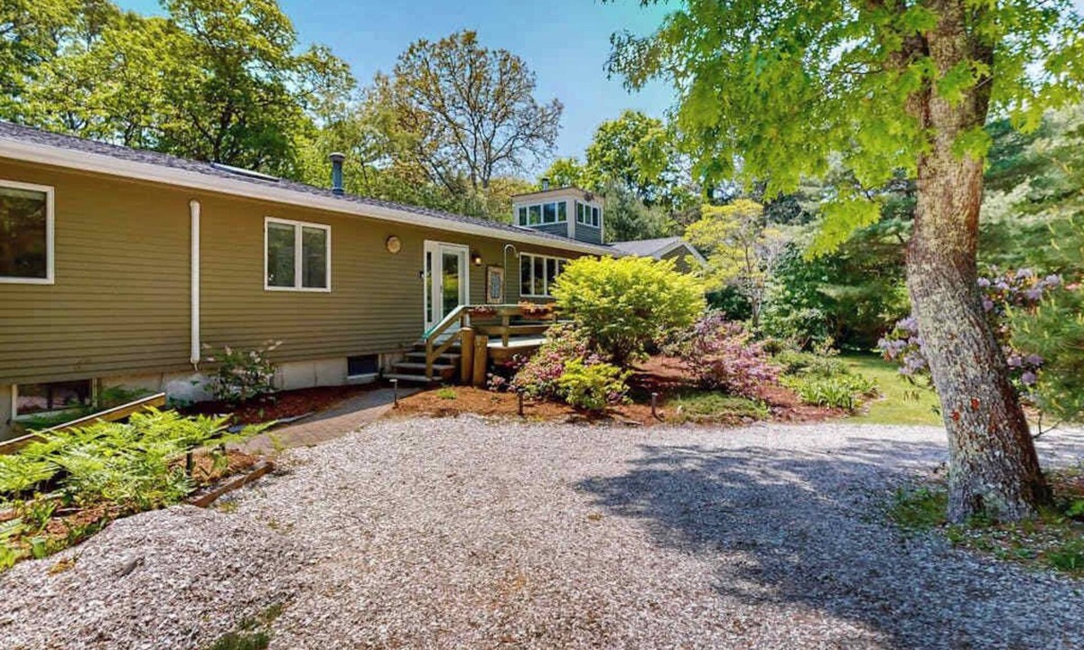 Monument Beach House | Updated ranch house with amazing deck & yard - 1 mile to the beach