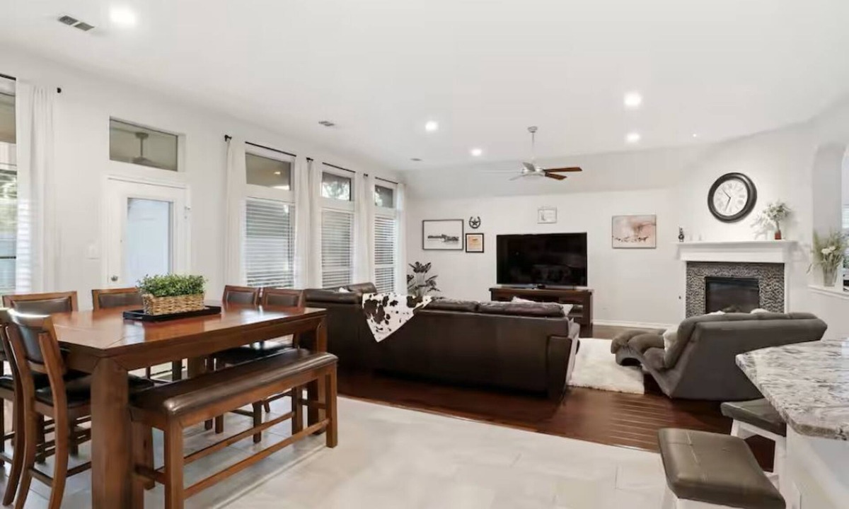 Grand Prairie House | Updated Spacious Home near ATT Major international sporting event