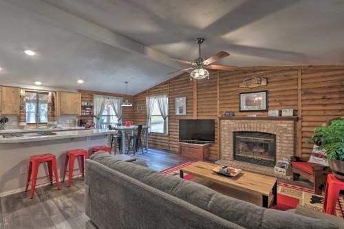 Strawberry House | Updated Strawberry Family Cabin w/2 Private Decks