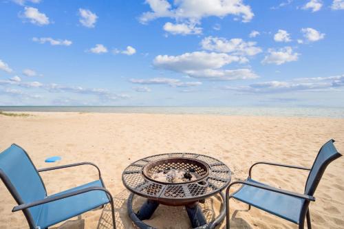 Oscoda House | Updated Studio Style room on Lake Huron