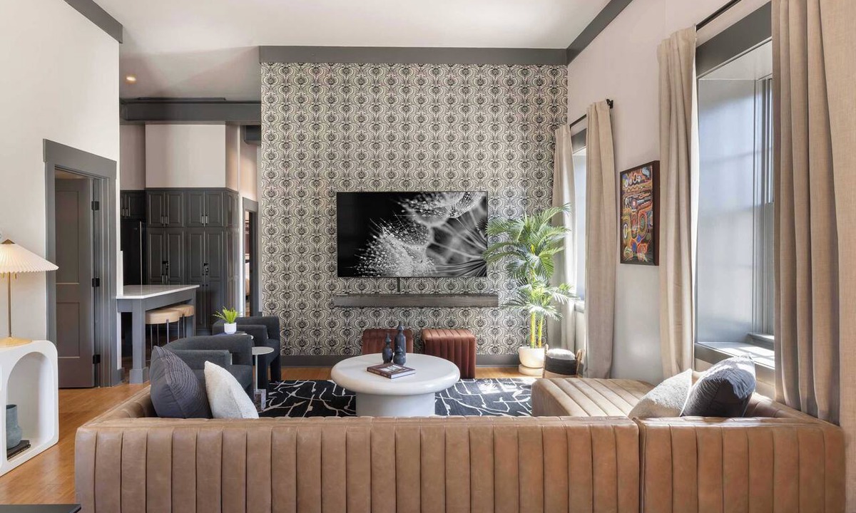 Old West Broad Neighborhood Condo | Updated Townhome | Free Parking